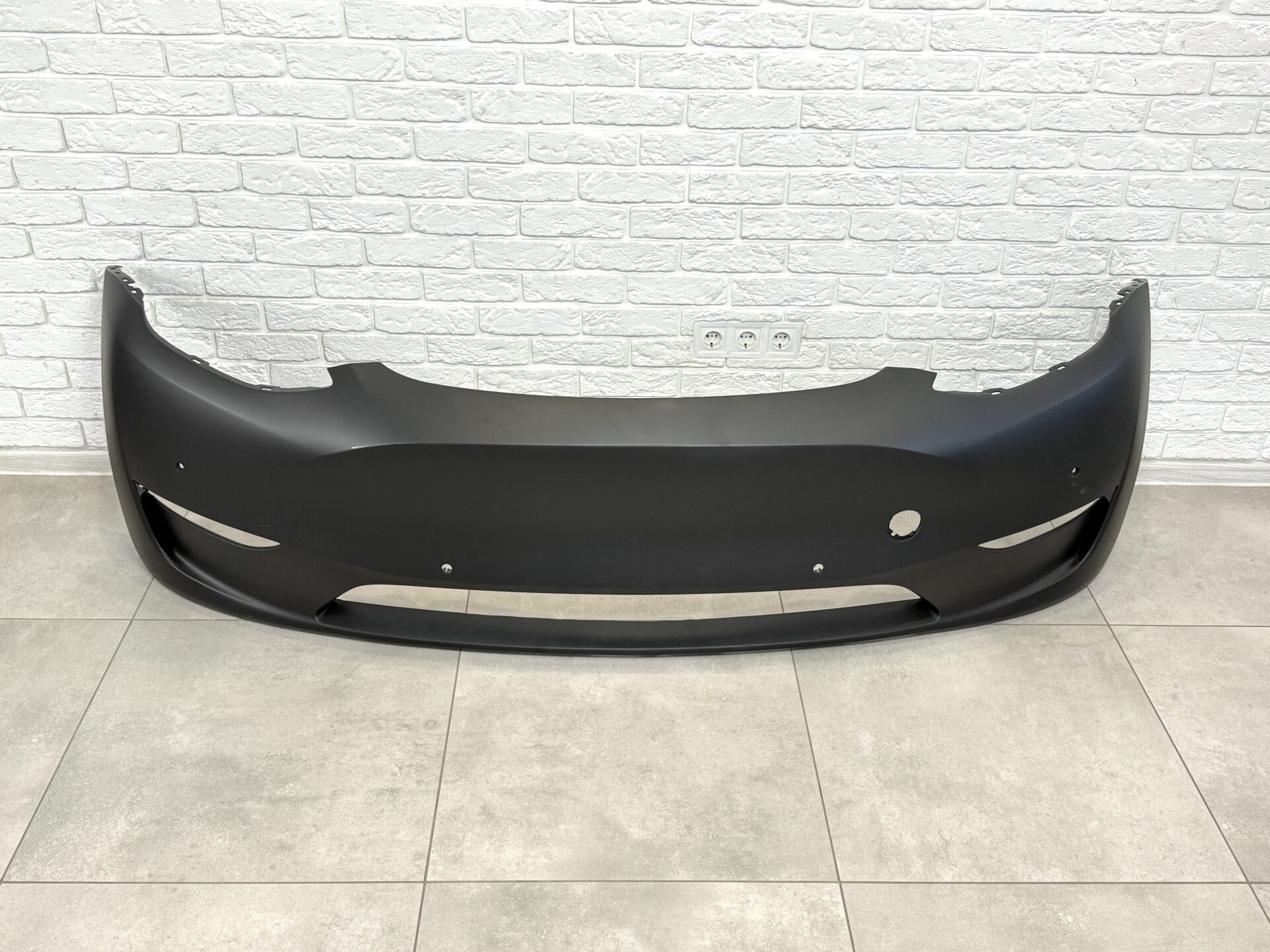 Бампер переднiй Tesla model Y 2019-2024