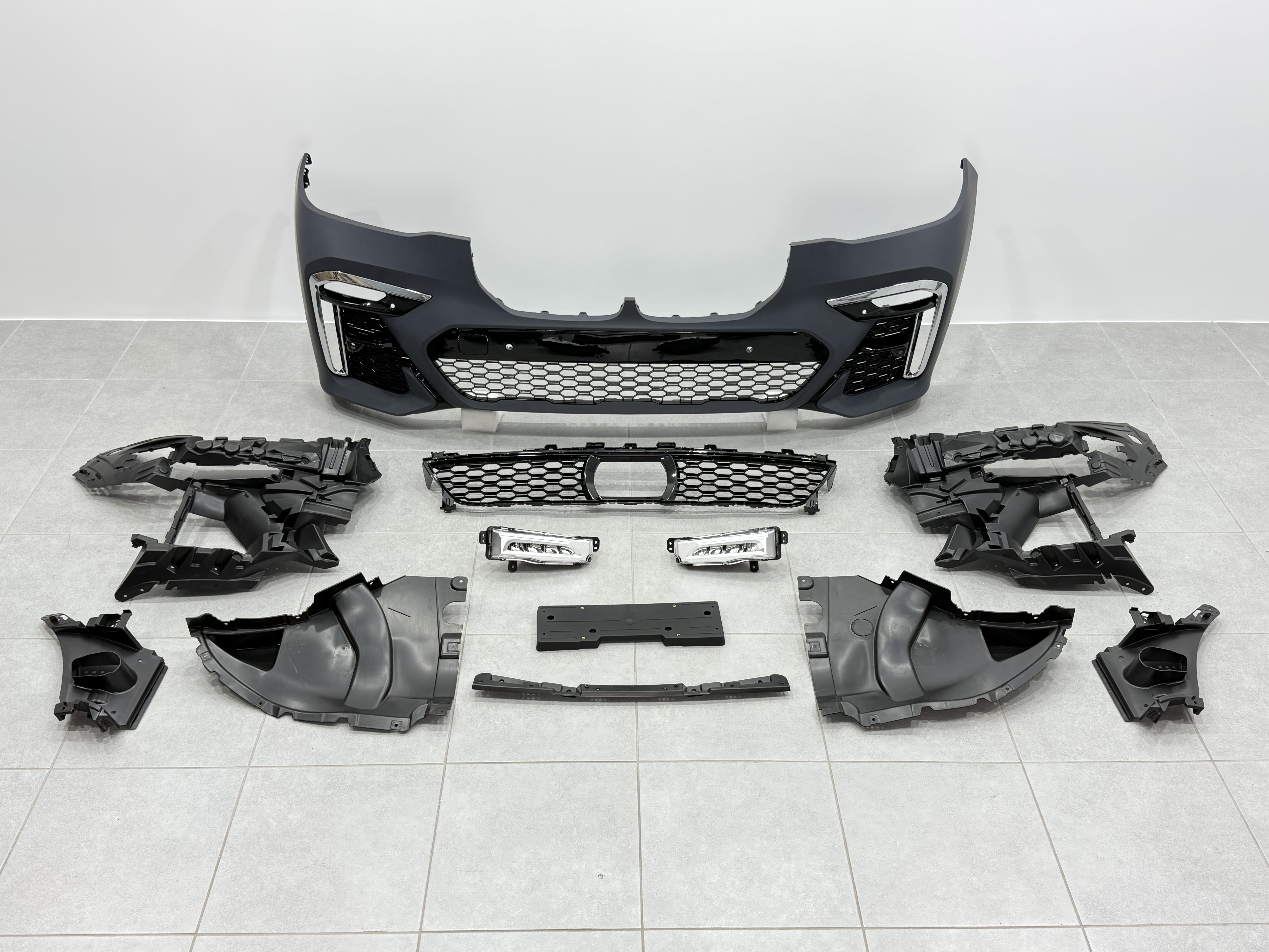Передній бампер у зборі M paket для BMW X7 G07 2019-2022