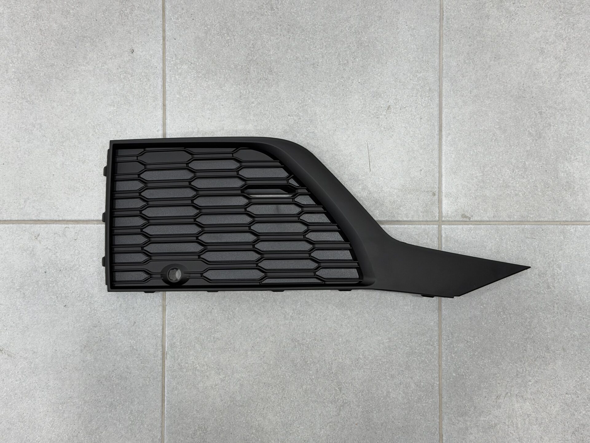 Решітка бампера права 4M0890682B S-Line BLACK для Audi Q7 2020-2024