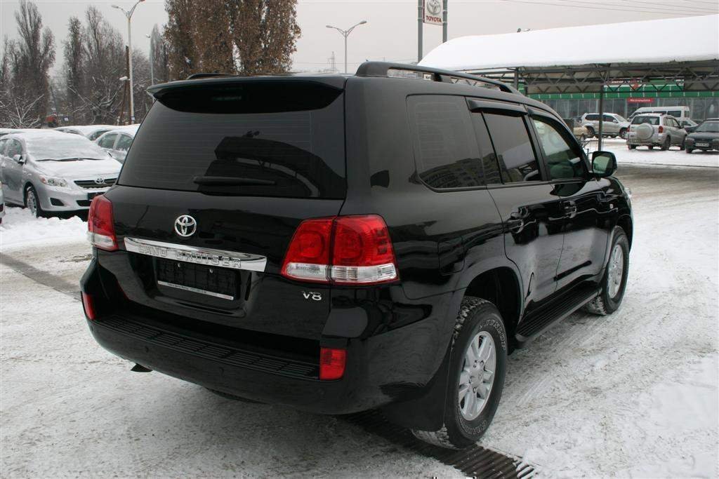Спойлер козирок Toyota Land Cruiser 200 2007-2015  ABS пластик чорний колір
