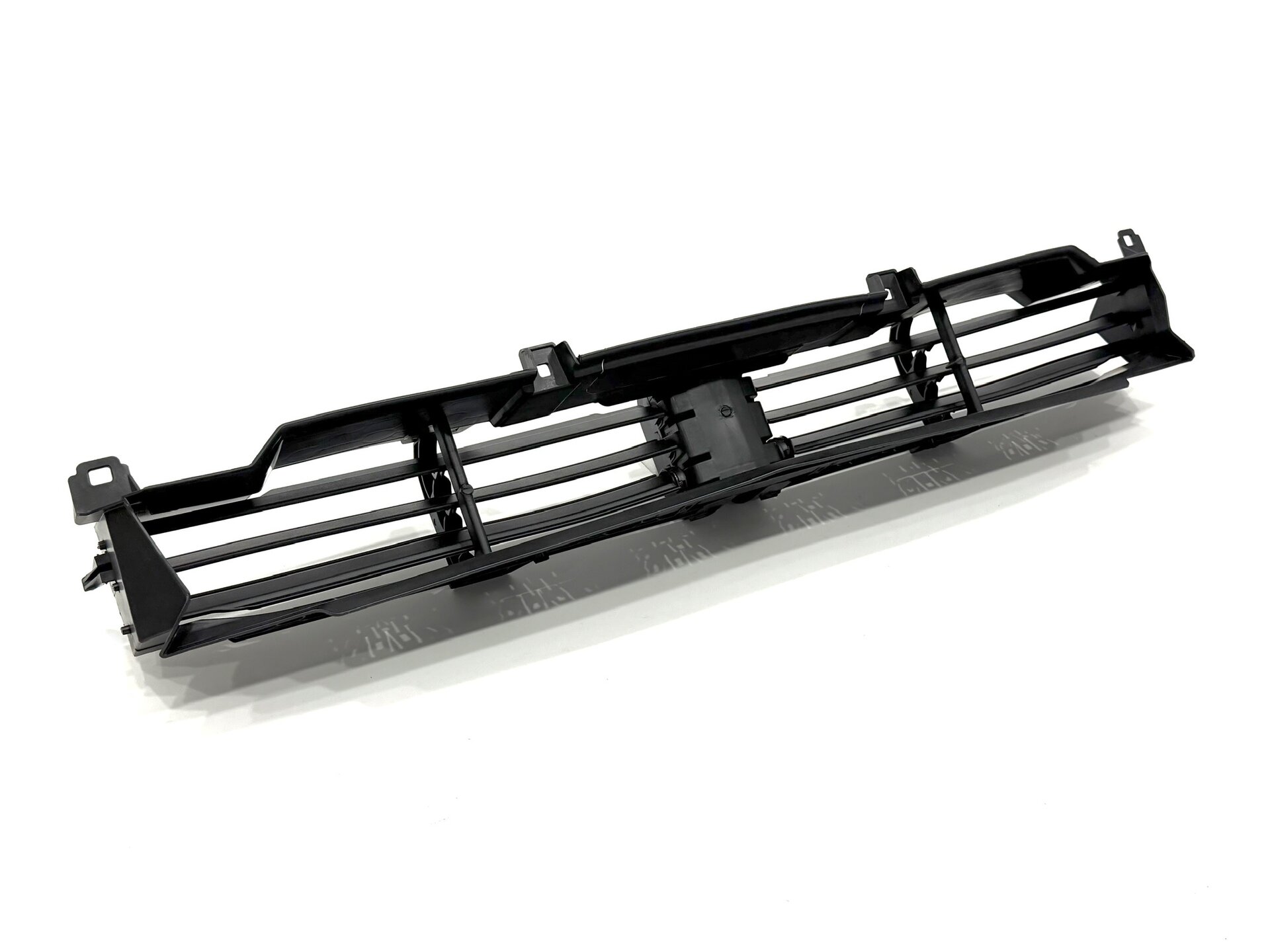 Жалюзі нижні без моторчика 51745A1ACE2 BMW X3 G01 / X4 G02 LCI 2022-2024