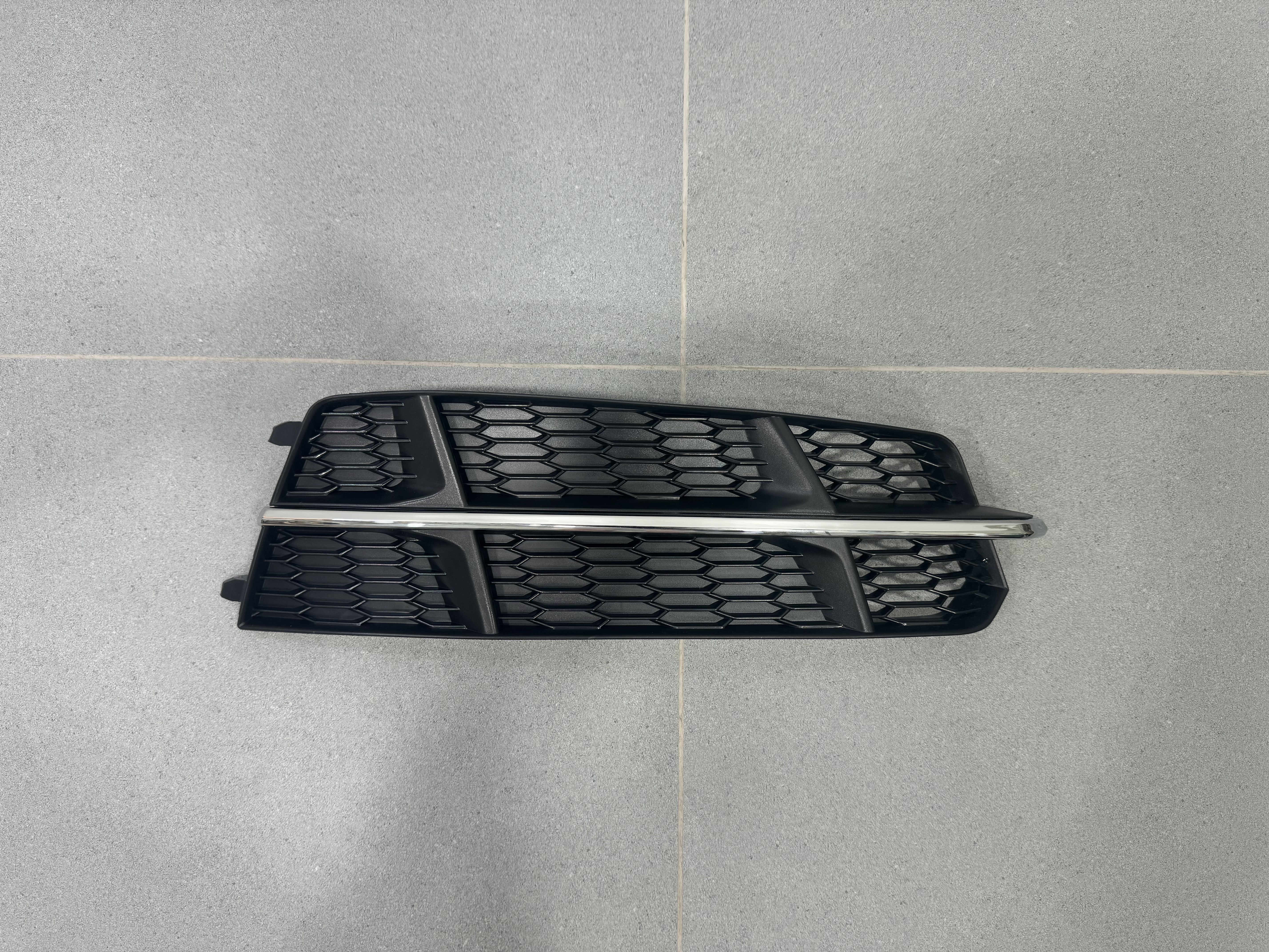 Решітка в бампер ПРАВА CHROME S Line - AUDI A6 С7 2015-2017 4G0807682AN / 4G0807648B