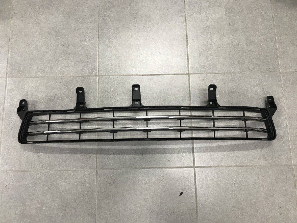 Решетка бампера (не F-Sport) Lexus LX 570 2012-2015