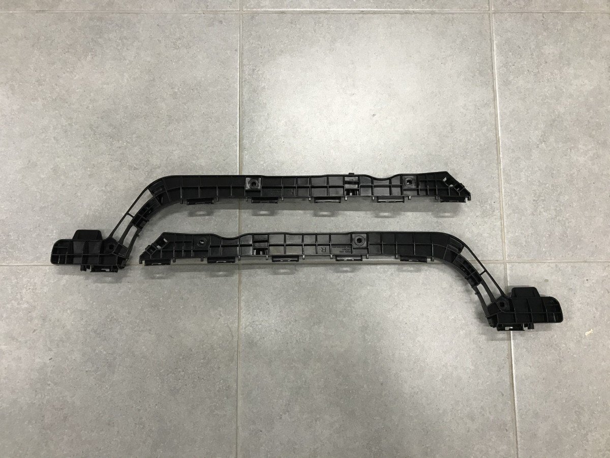 Кріплення заднього бампера 5215560110 / 5215660110 Lexus LX 570 2012-2015 пластик 2 шт.
