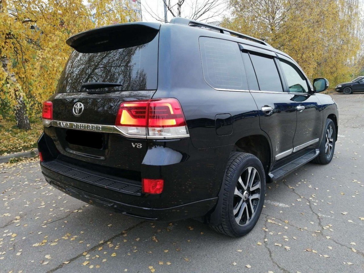 Обвіс спідниця заднього бампера Executive Toyota Land Cruiser 200 стиль 2016 колір чорний