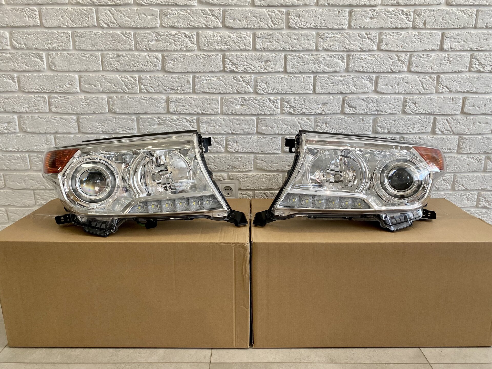 Фари рестайлінг Toyota Land Cruiser 200 2007-2015 хром 2шт.