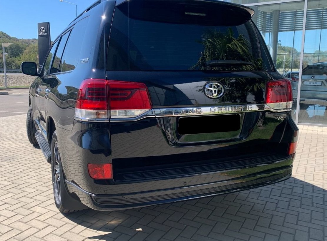 Обвіс спідниця заднього бампера Executive Lounge Toyota Land Cruiser 200 2015-2021 стиль 2019 / 2021 чорний колір
