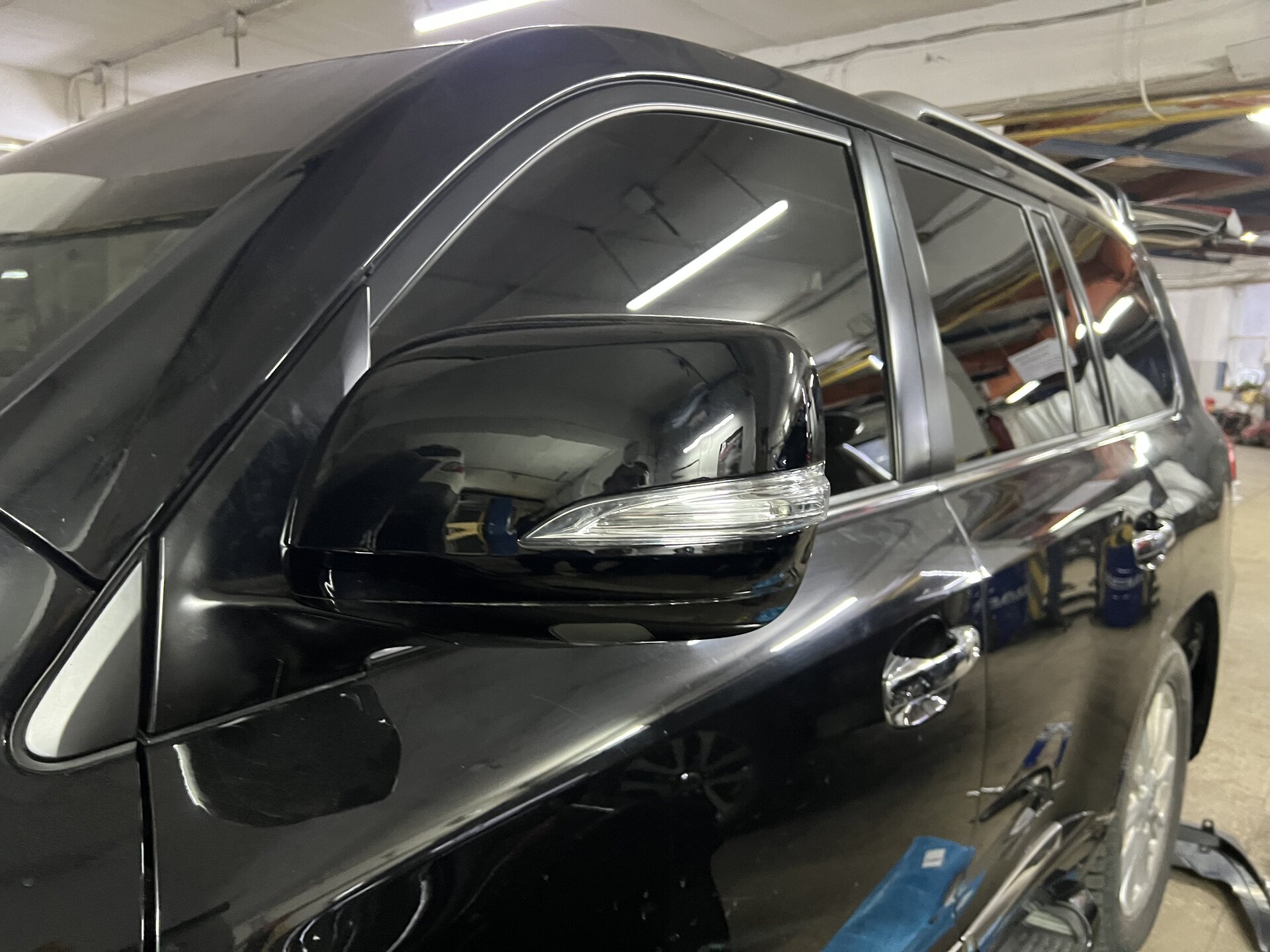 Кришки дзеркал, що замінюються, з поворотами Toyota LC 200 2007-2011 / Lexus LX 570 2008-2011 модель рестайлінг LX 570 2012+ колір чорний