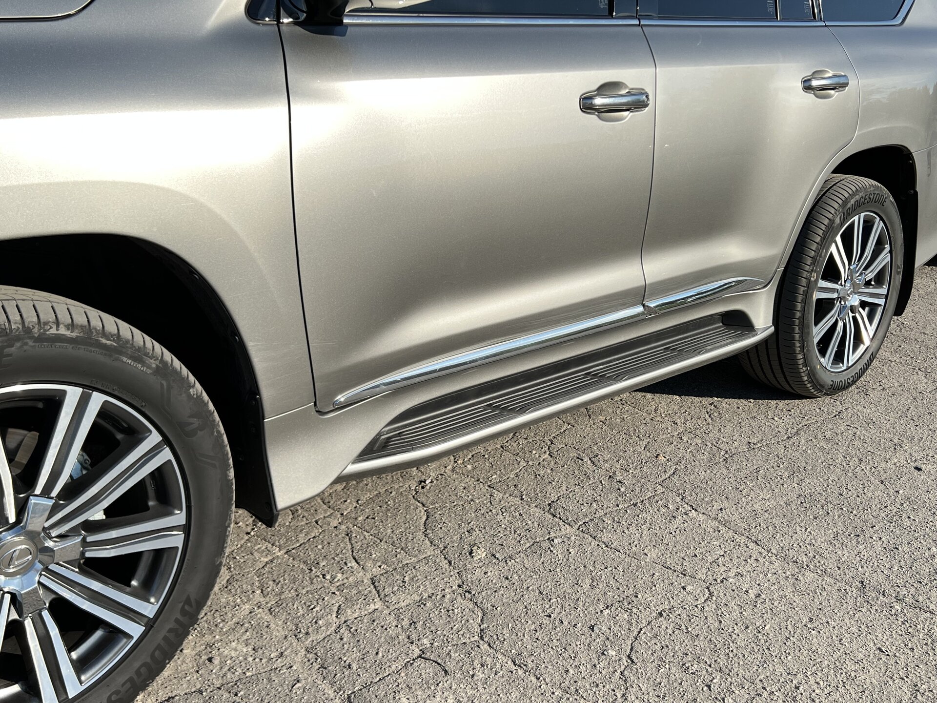 Хромированные молдинги на двери Lexus LX 570 / 450D 2015-2021