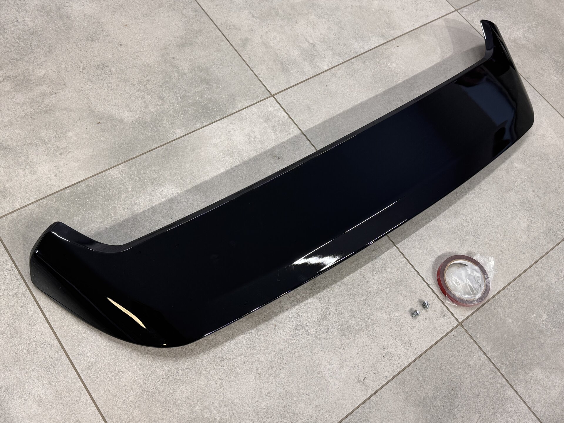 Спойлер козирок Ford Kuga / Escape 2013-2019 ABS пластик, колір чорний глянець