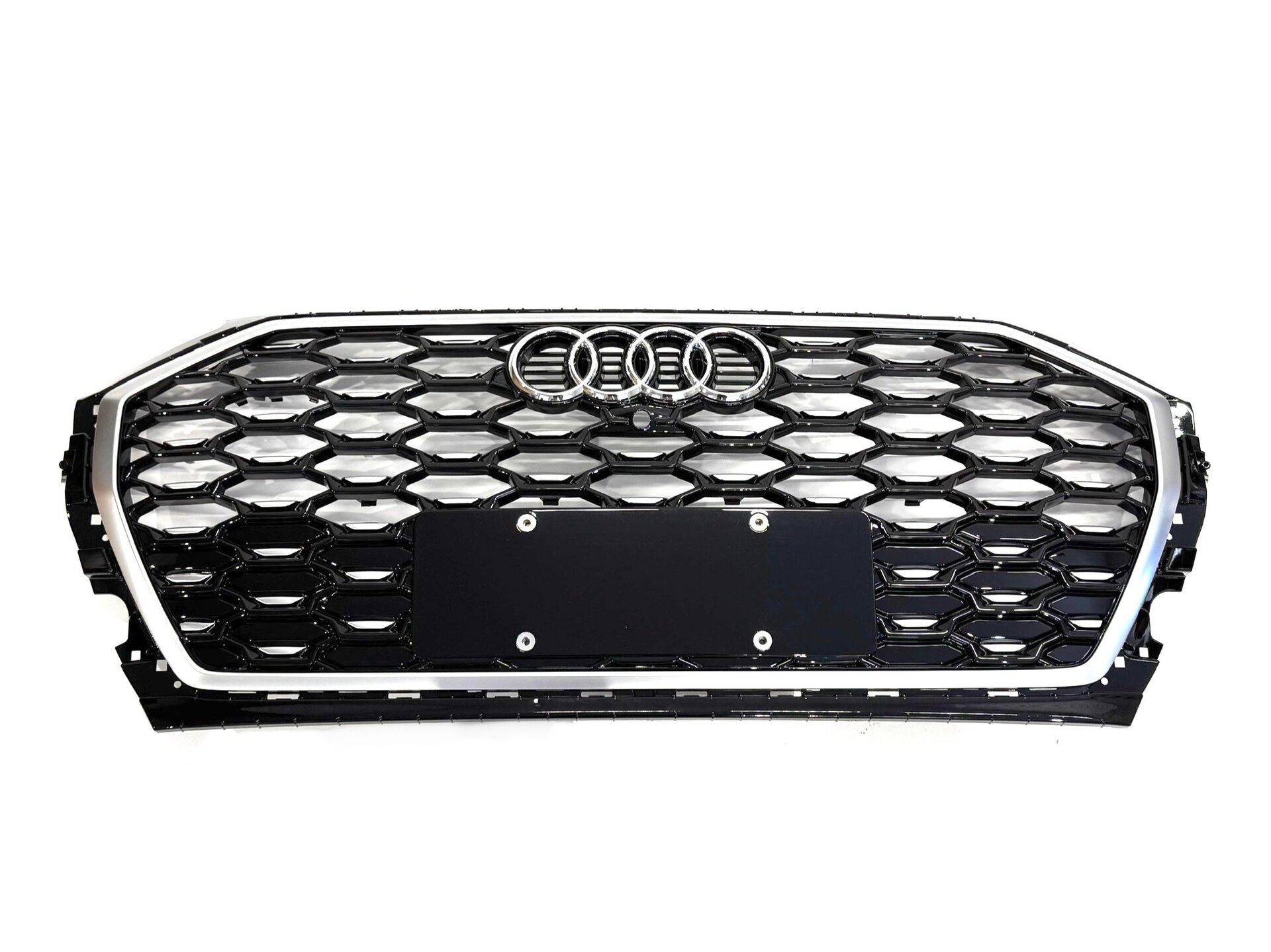 Решітка радіатора для Audi Q5 Sportback 2021-2024 чорна з хромом 80G 853 651