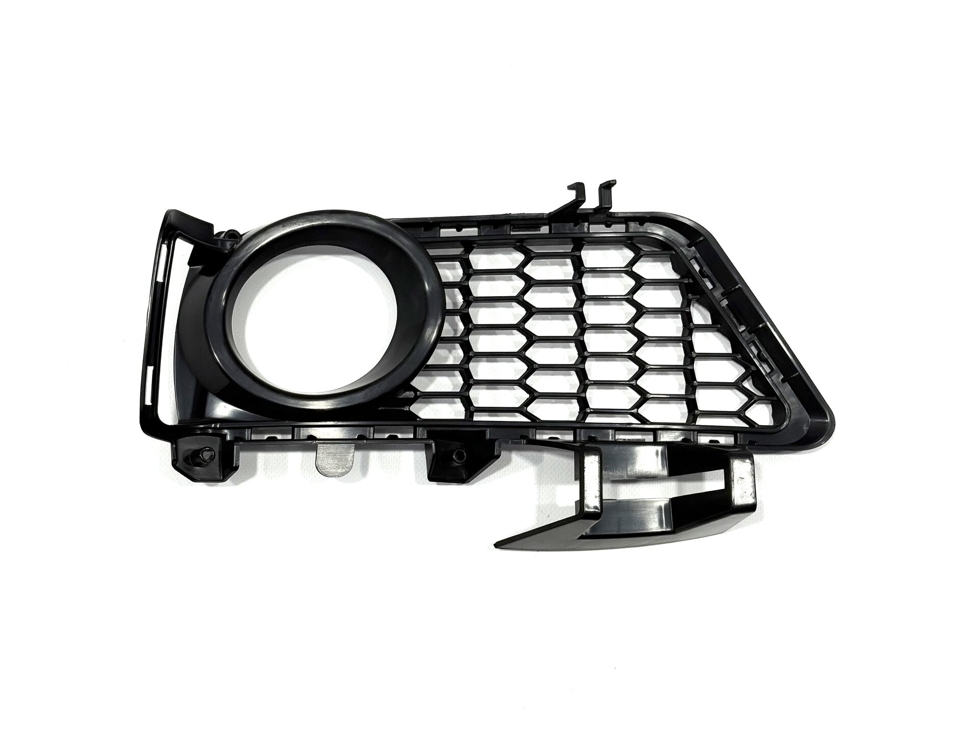 Накладка на протитуманну фару права M пакет 51118062632 BMW 3 series F30 F31 2012-2018