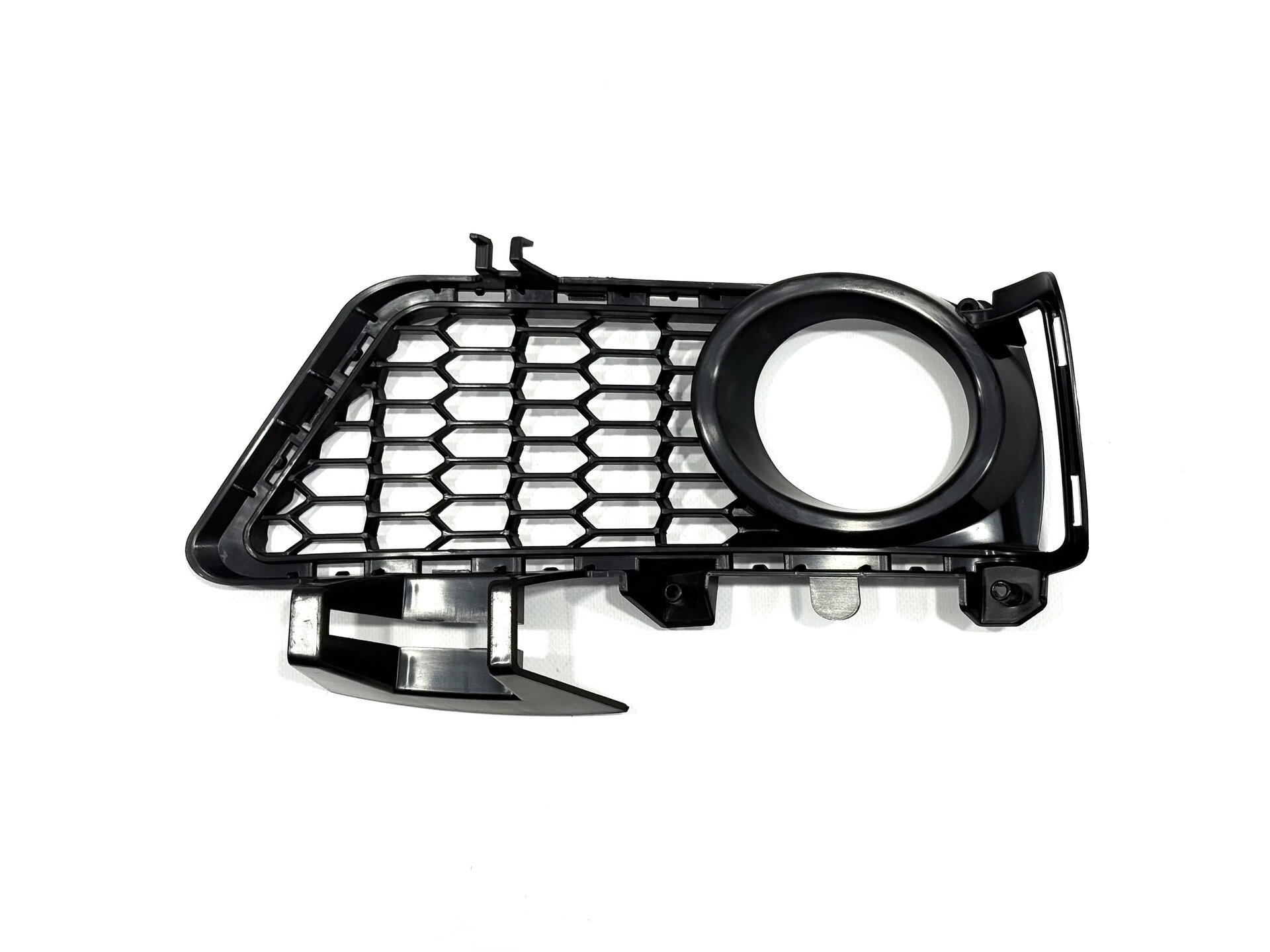 Накладка на протитуманну фару ліва M пакет 51118062631 BMW 3 series F30 F31 2012-2018