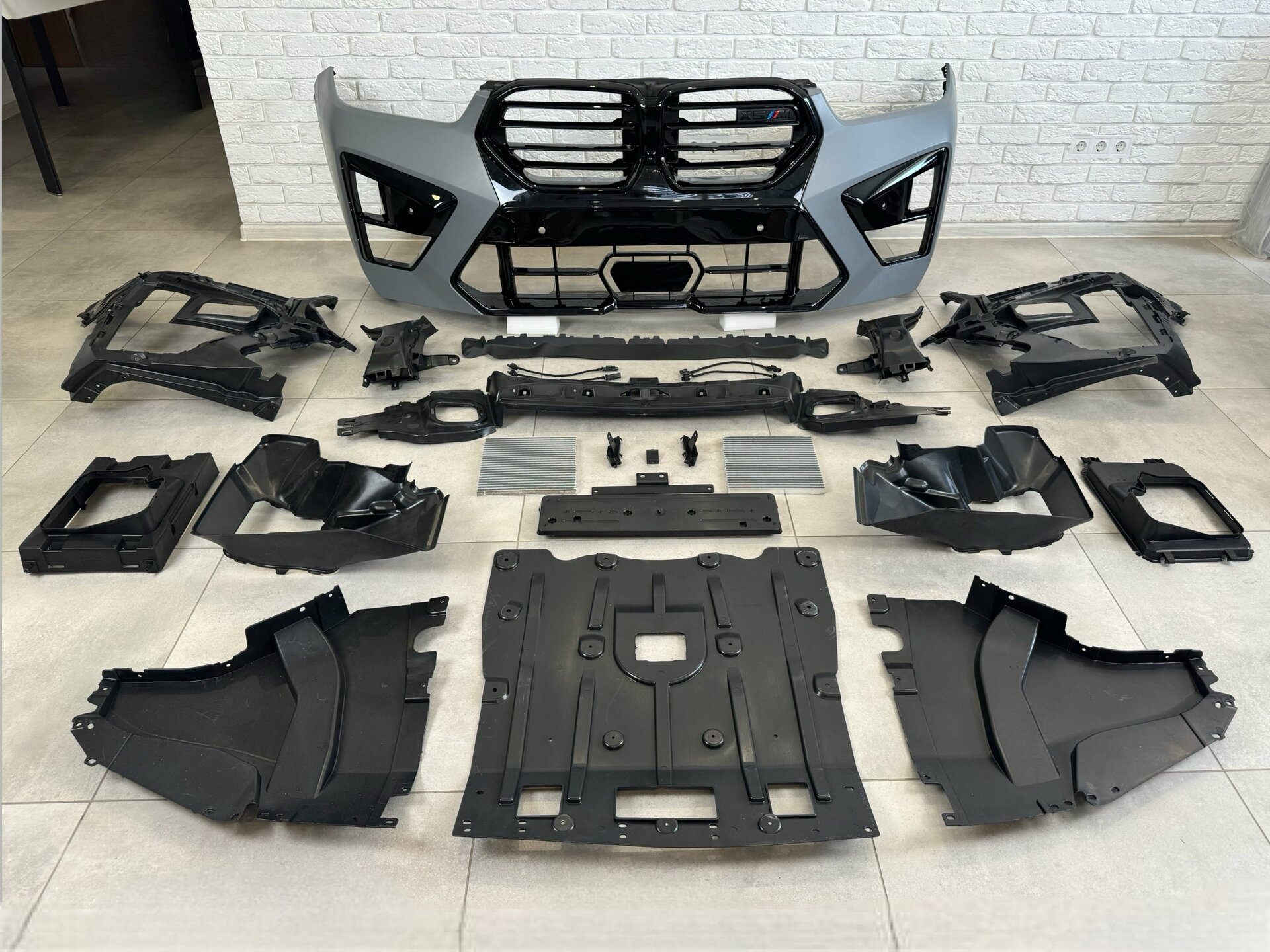 Бампер передній у зборі X5M F95 LCI для BMW X5 G05 F95 2023+