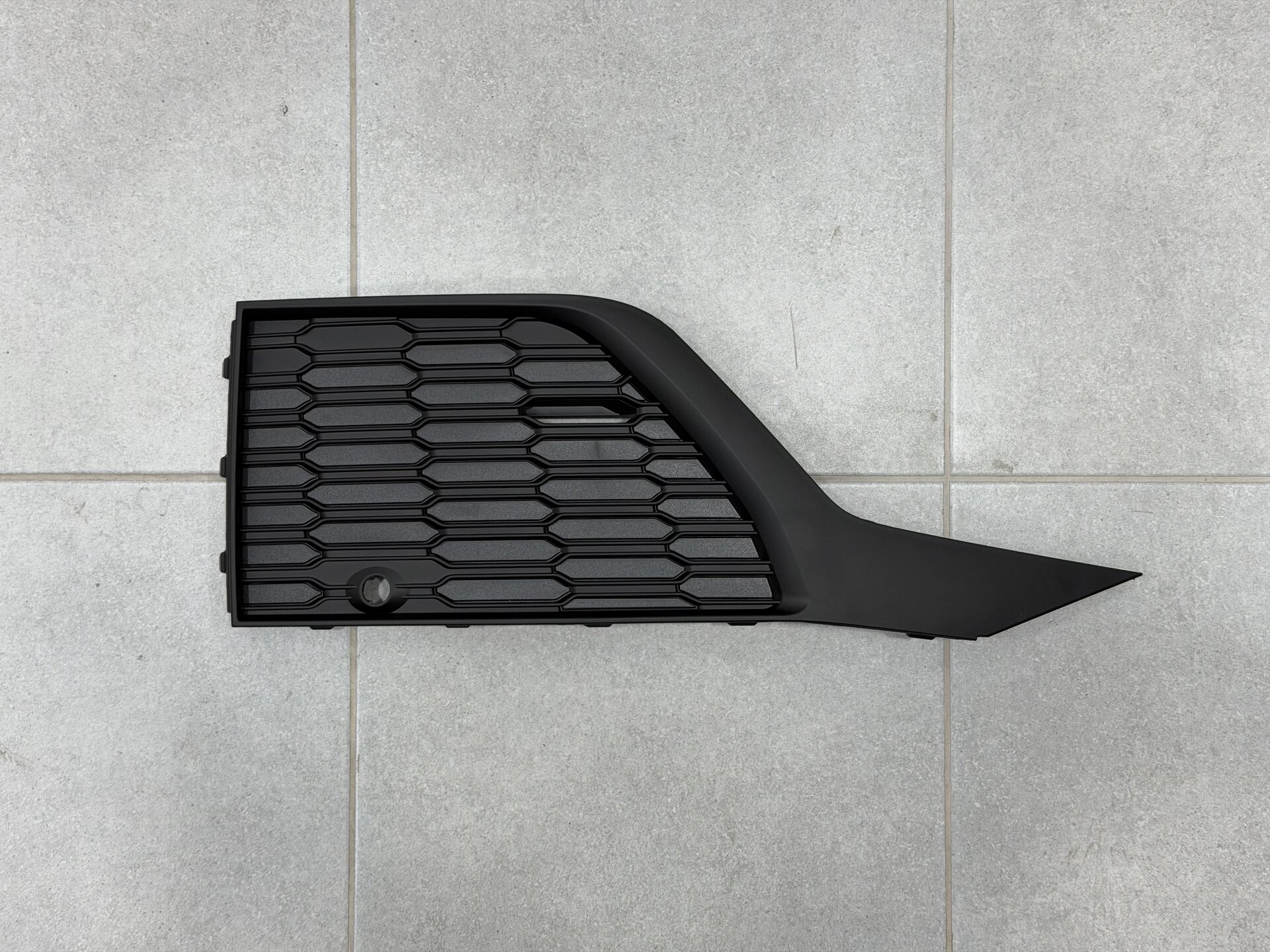 Решітка бампера права 4M0890682B S-Line BLACK для Audi Q7 2020-2024