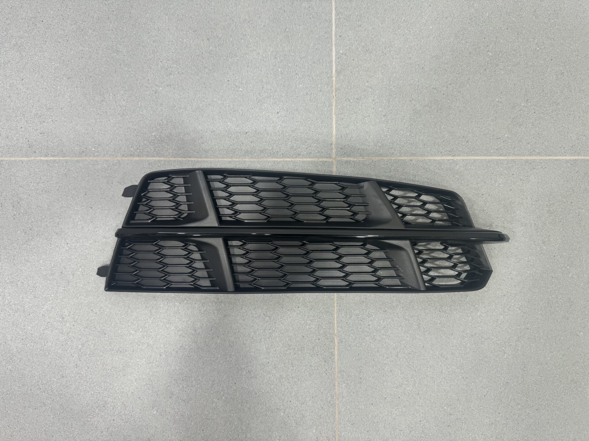 Решітка в бампер ПРАВА BLACK S Line - AUDI A6 С7 2015-2017 4G0807682AN