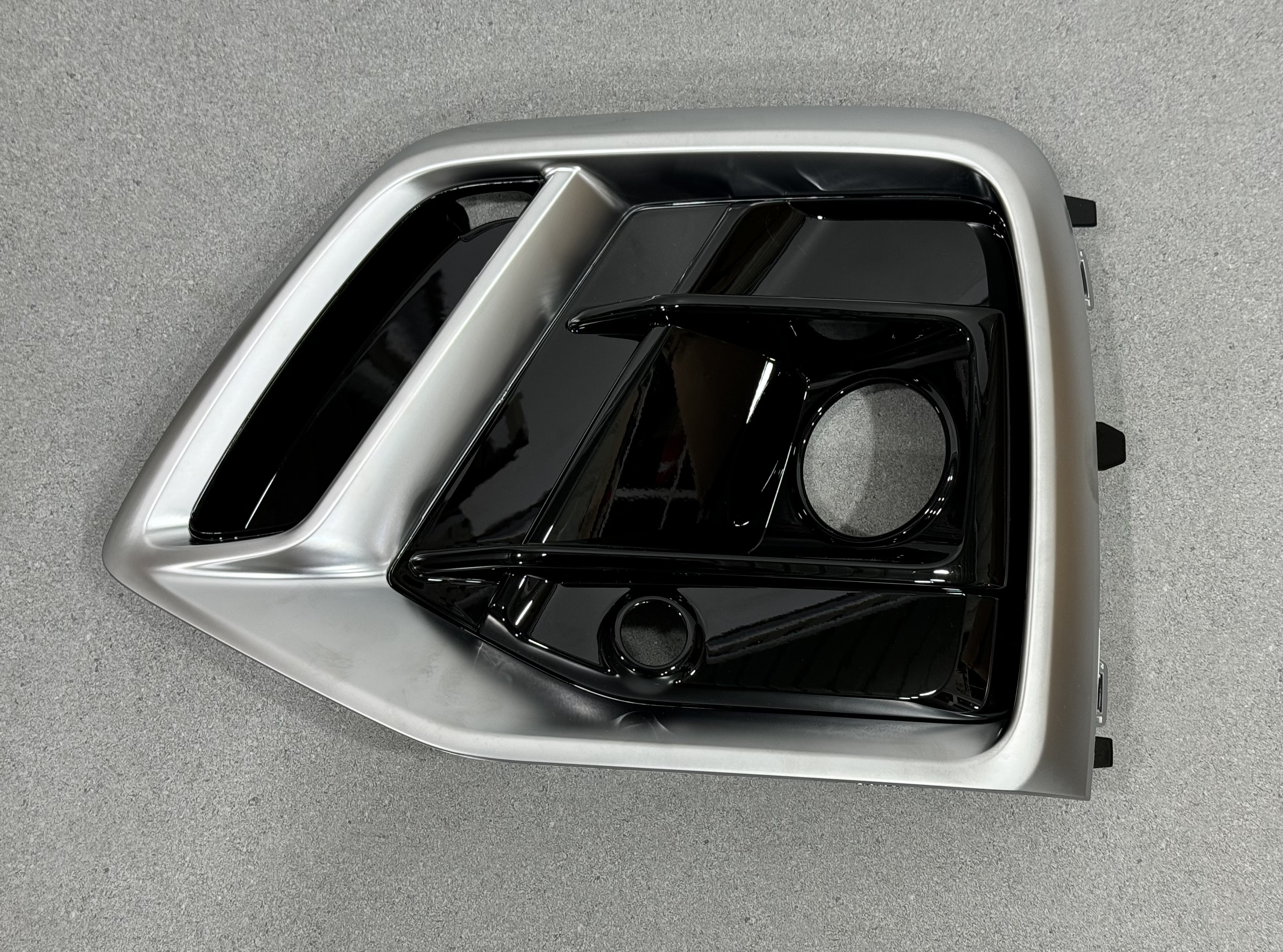 Решітка бампера ЛІВА S-Line 80G807679Q 3Q7 для AUDI Q5 2020-2024
