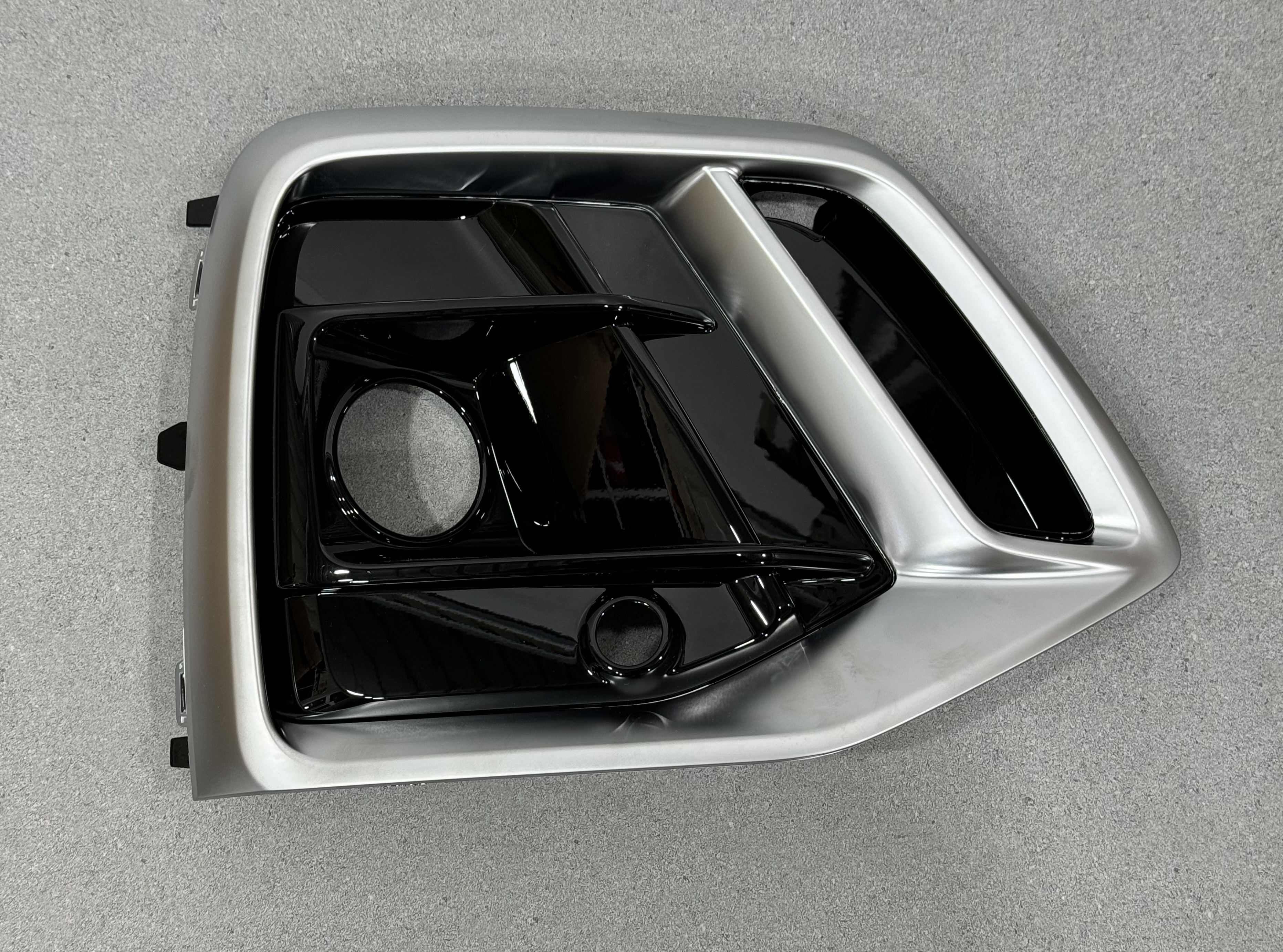 Решітка бампера ПРАВА S-Line 80G807680Q 3Q7 для AUDI Q5 2020-2024