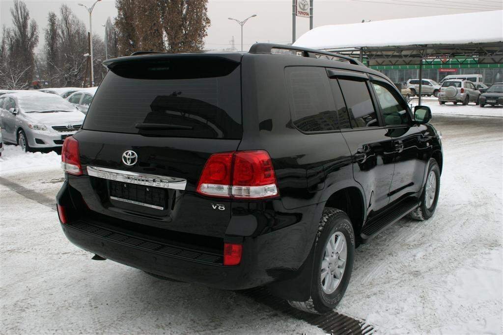 Спойлер козирок Toyota Land Cruiser 200 2007-2015  ABS пластик чорний колір