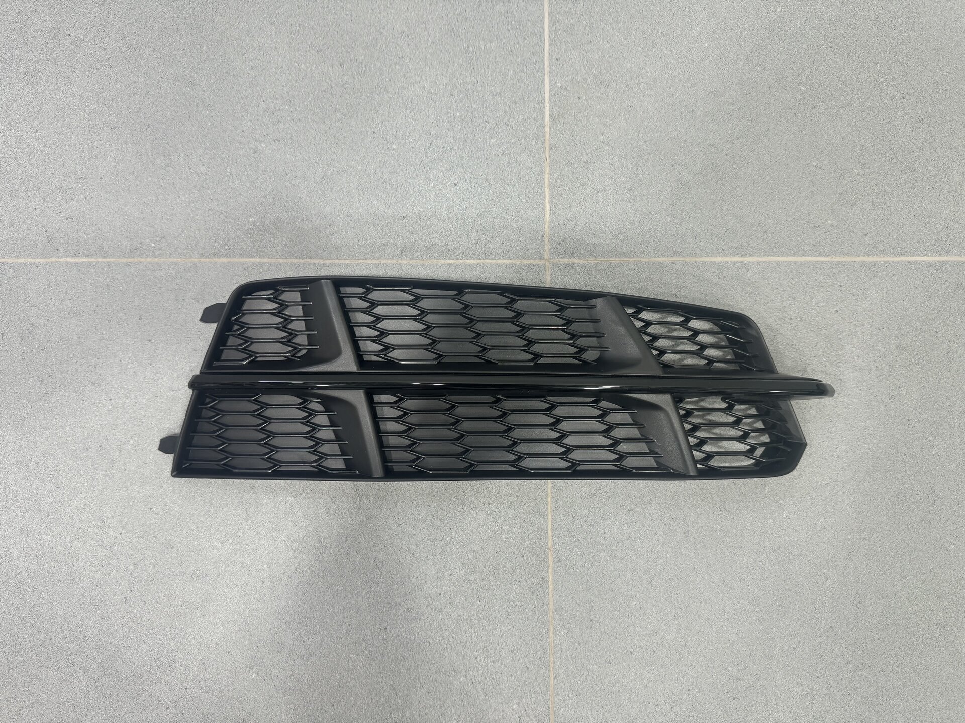 Решітка в бампер ПРАВА BLACK S Line - AUDI A6 С7 2015-2017 4G0807682AN